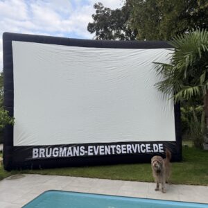 Mobile Leinwand für Events, Kino & Präsentationen Fussball WM